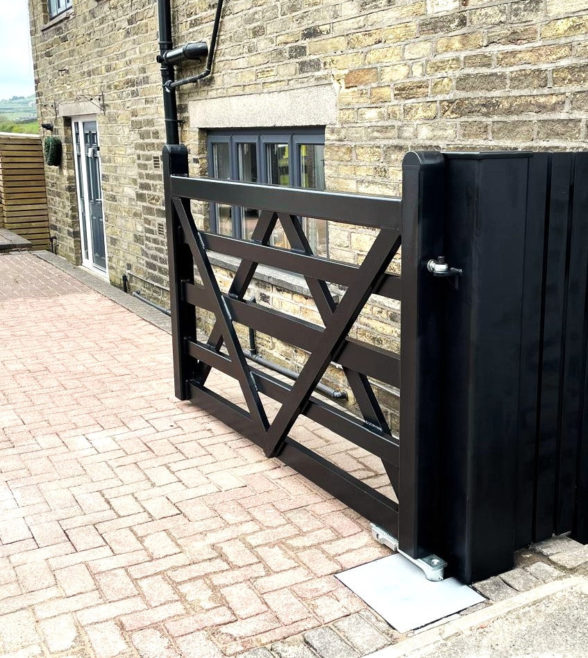 Icon Metal Driveway Gate _Heavy Duty_ Canadian Crafted Excellence _ GG-104