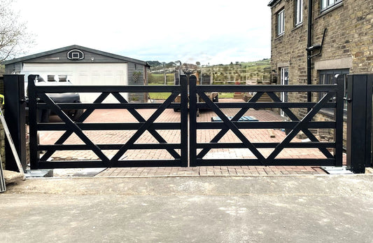 Icon Metal Driveway Gate _Heavy Duty_ Canadian Crafted Excellence _ GG-104