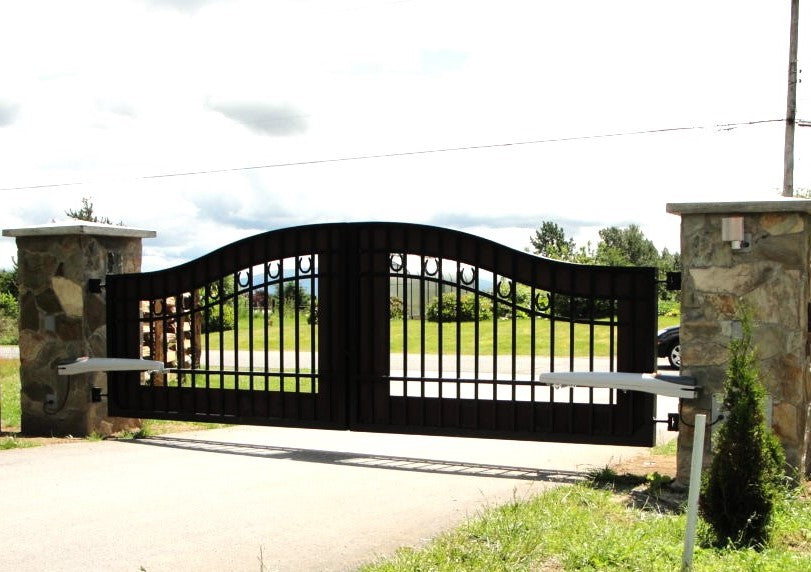 Access Tigon Solid Metal Driveway Gate _ Heavy Duty _ Canadian Crafted Excellence _ GG-106