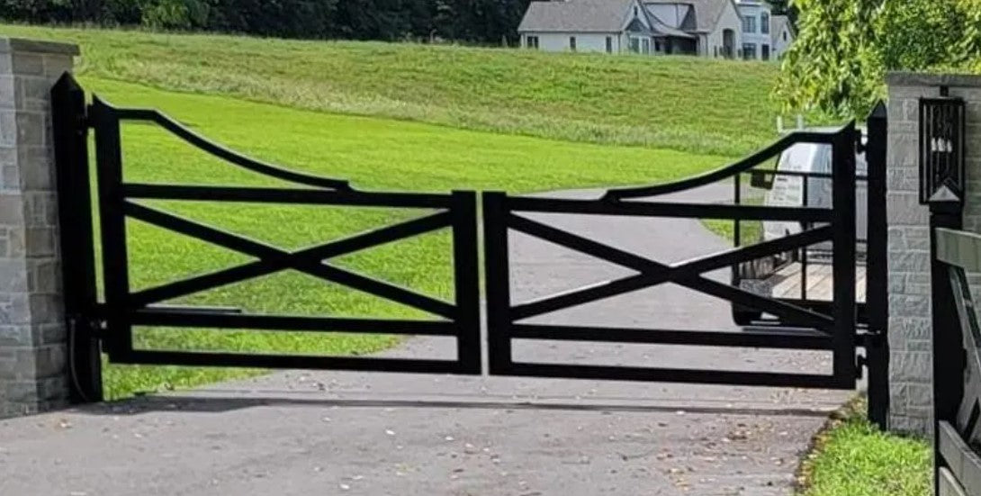 Classic Swing Gate Design _ Heavy Duty _ Canadian Crafted Excellence_GG-381