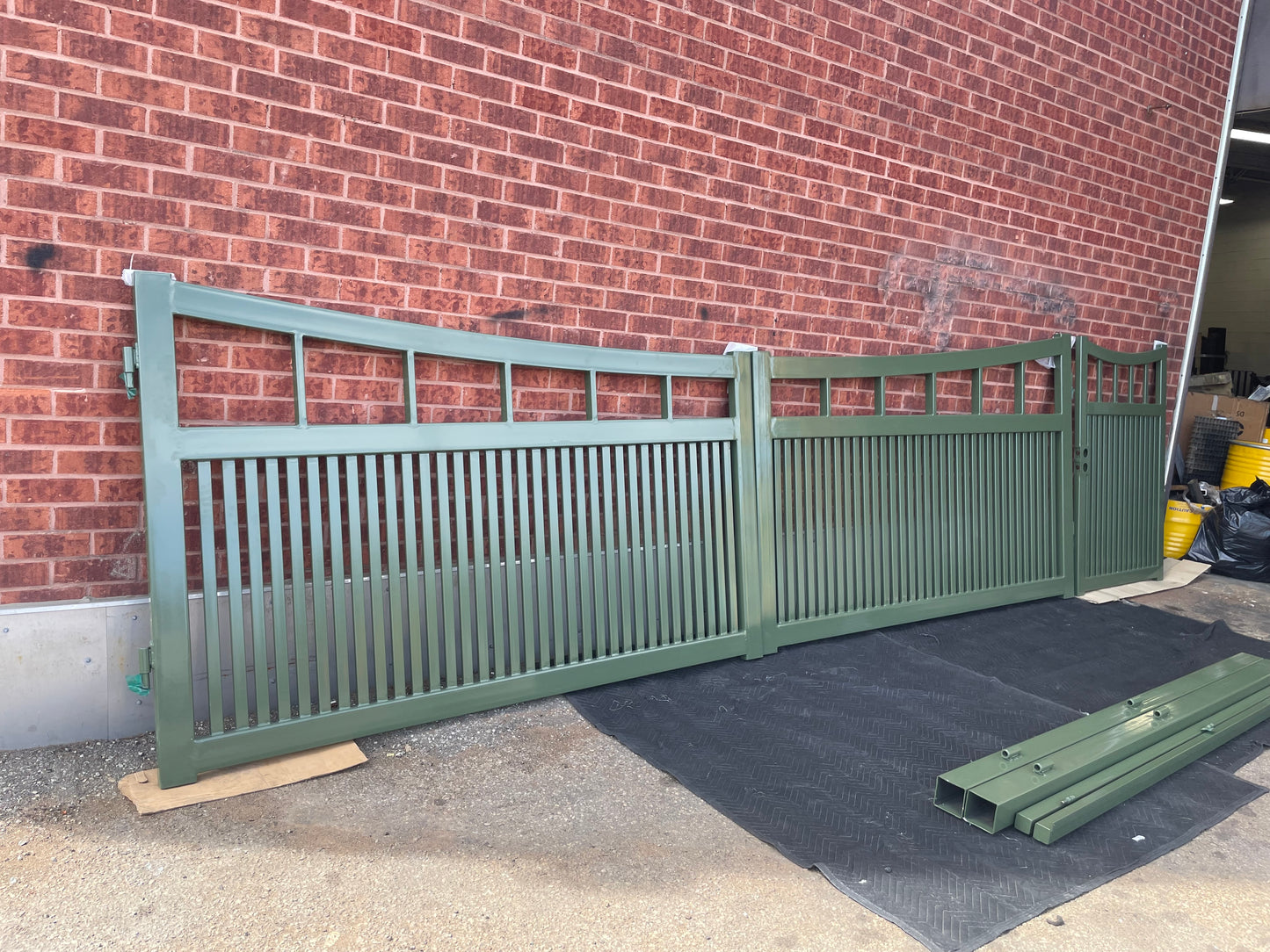 Vertical Vision Style Metal Gate _Heavy Duty_ Canadian Crafted Excellence _ GG-006