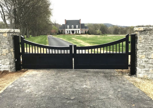 Bull Style - Heavy Metal Driveway Gate _ Heavy Duty _Canadian Crafted Excellence _ GG-373