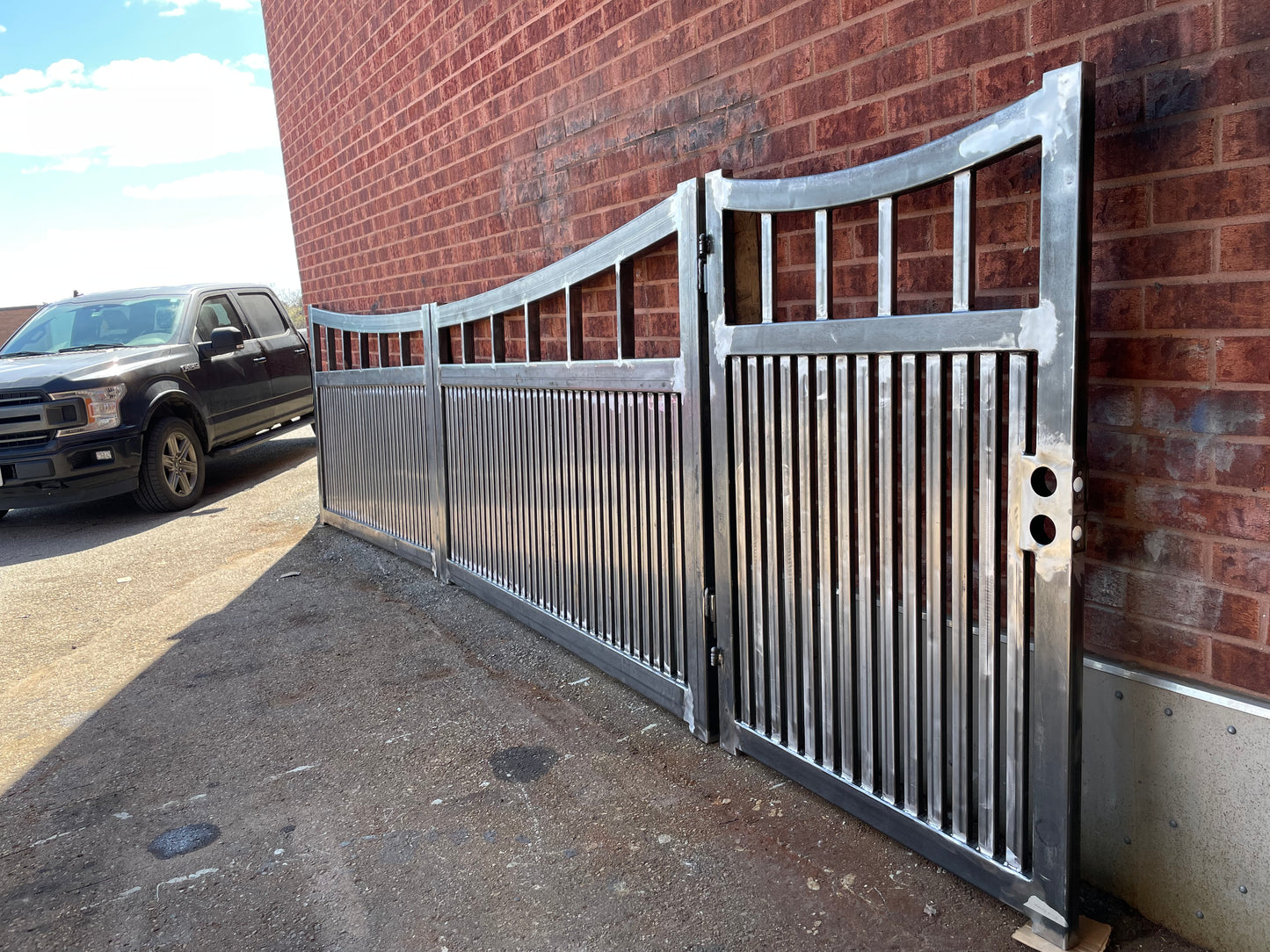 Vertical Vision Style Metal Gate _Heavy Duty_ Canadian Crafted Excellence _ GG-006