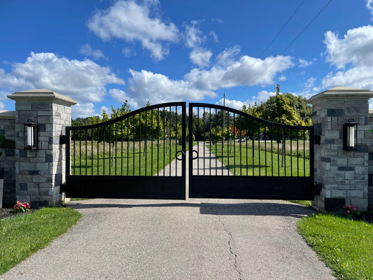 Luxury Metal Driveway Gate _ Canadian Crafted Excellence_GG-070