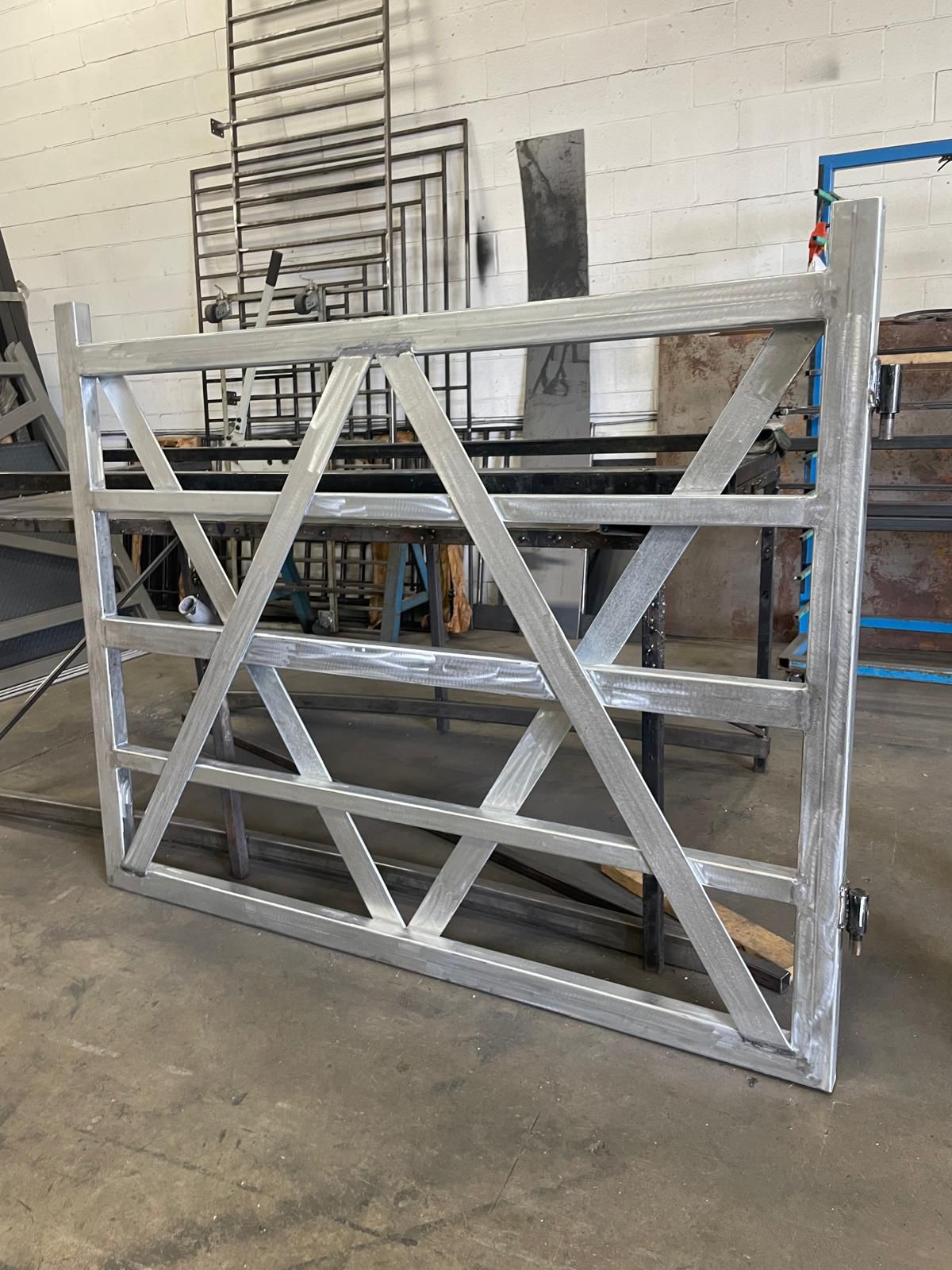 Icon Metal Driveway Gate _Heavy Duty_ Canadian Crafted Excellence _ GG-104