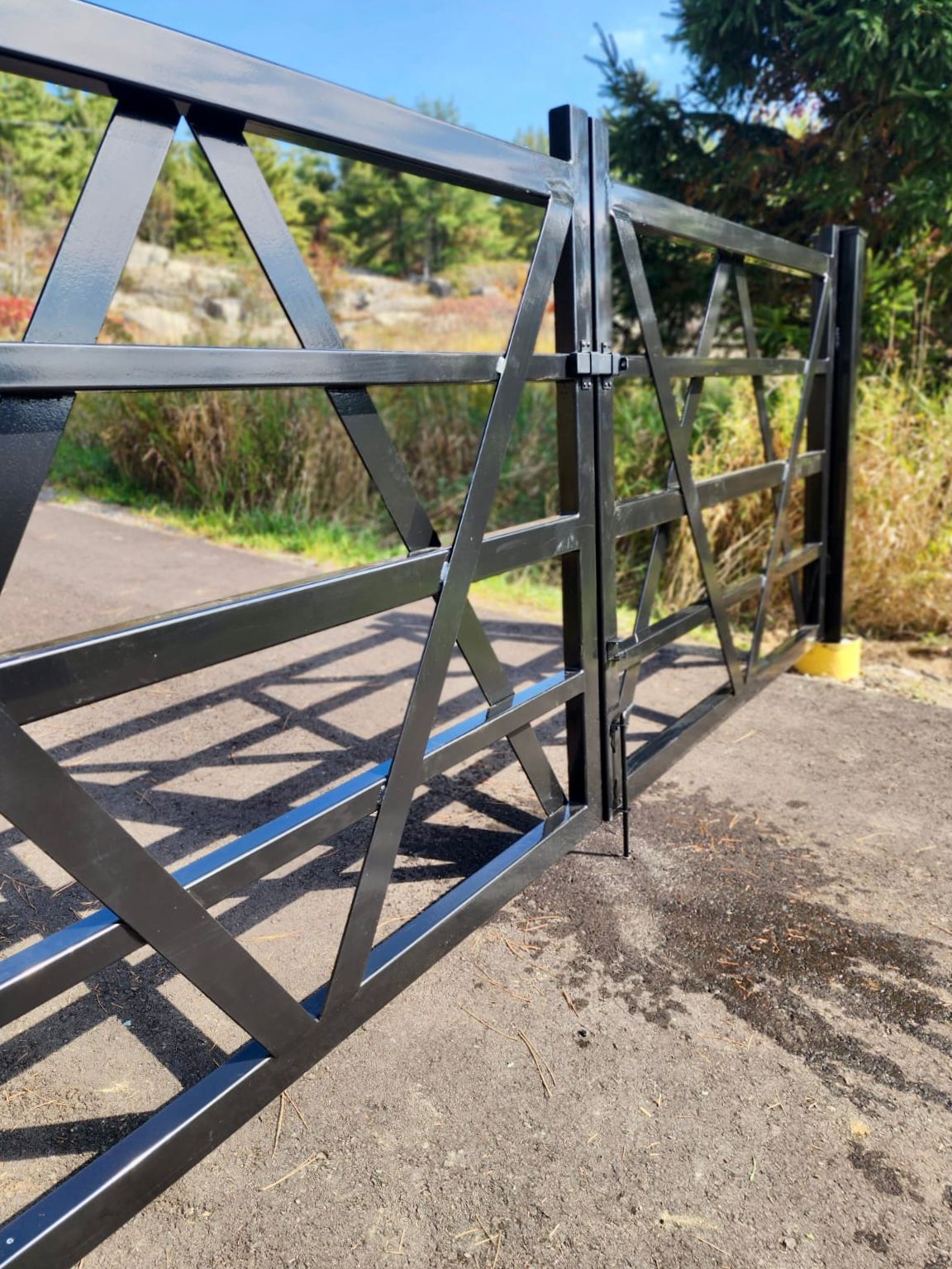 Icon Metal Driveway Gate _Heavy Duty_ Canadian Crafted Excellence _ GG-104