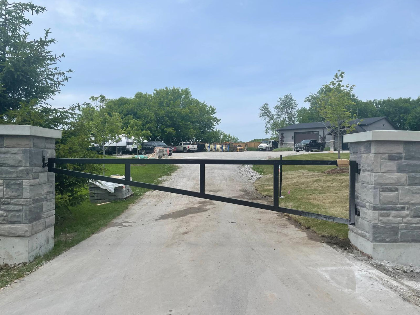 Industrial Driveway Gate _ Heavy Duty _Canadian Crafted Excellence_GG-083