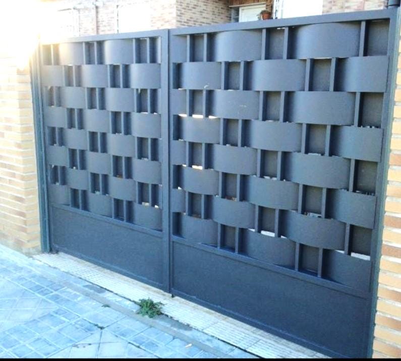 Fabulous Weave Swing Gate Metal Driveway Gate _ Canadian Crafted Excellence_GG-004