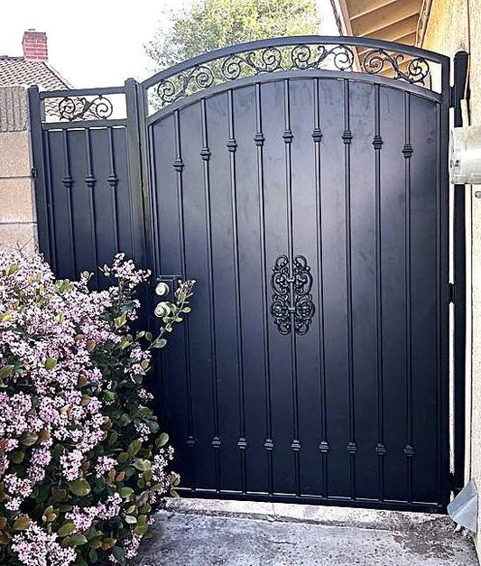 Classic Privacy Design _ Pedestrian Metal Gate _ Canadian Crafted Excellence_MF-MG-002