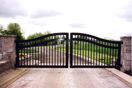 Modern Dense Driveway Gate _Heavy Duty _ Canadian Crafted Excellence_GG-060