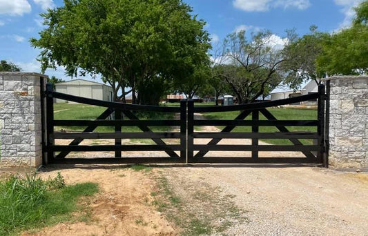 Stunning and Elegant Metal Driveway Gate _ Canadian Crafted Excellence _ GG-012