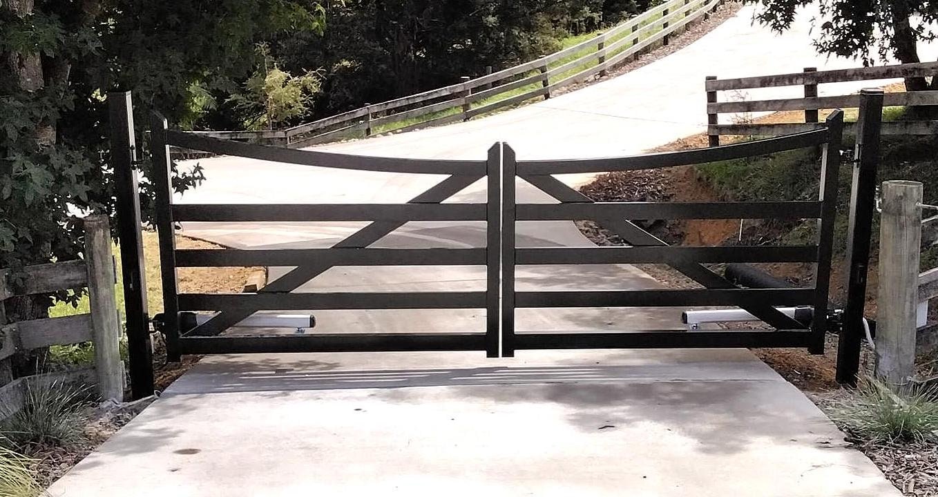 X Cowboy Farm Metal Driveway Gate _ Canadian Crafted Excellence_GG-052