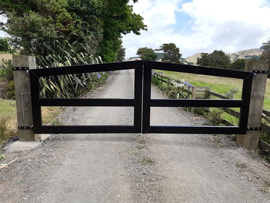 Sample Farm Style Metal Driveway Gate _ Canadian Crafted Excellence_GG-055
