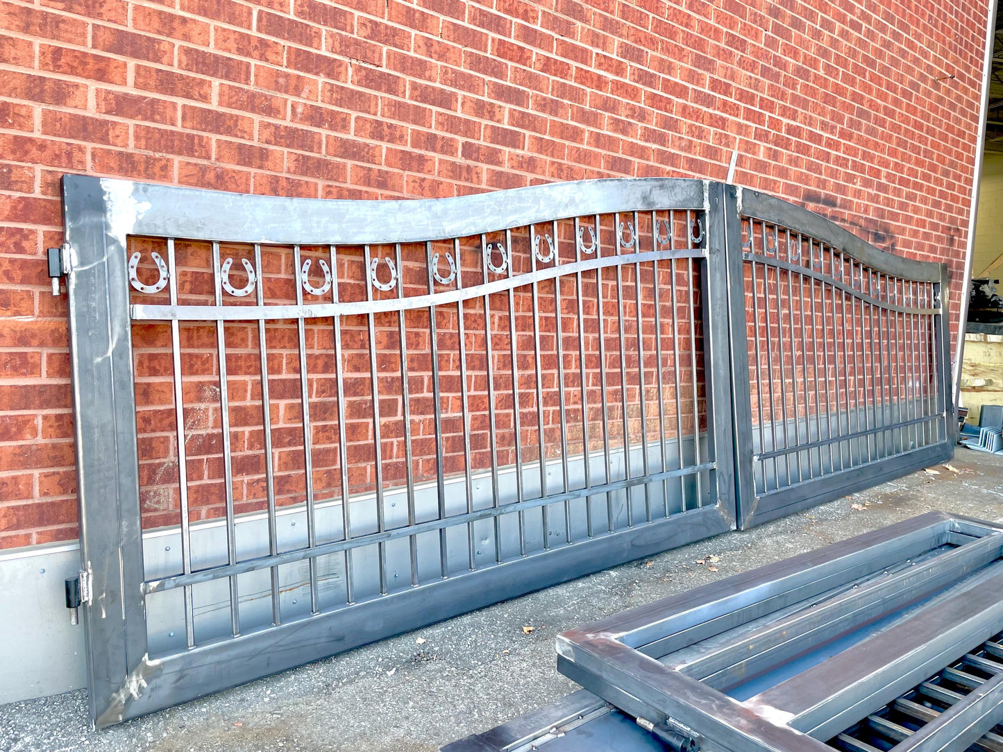 Access Tigon Solid Metal Driveway Gate _ Heavy Duty _ Canadian Crafted Excellence _ GG-106