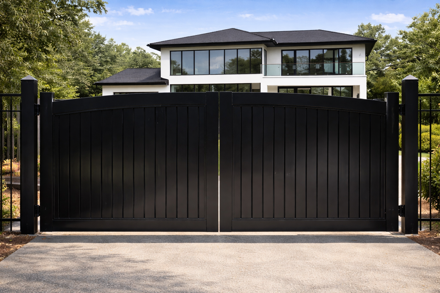 Solid Privacy Steel Style Heavy Duty Metal Driveway Gate _ Canadian Crafted Excellence _ GG-078