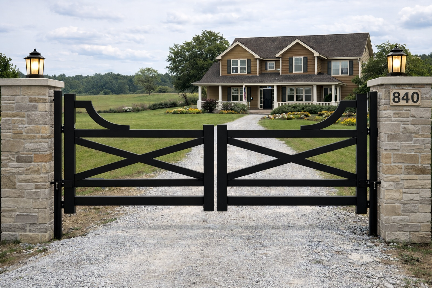 Farmhouse-Style _ Metal Driveway Gate _ Canadian Crafted Excellence_GG-002