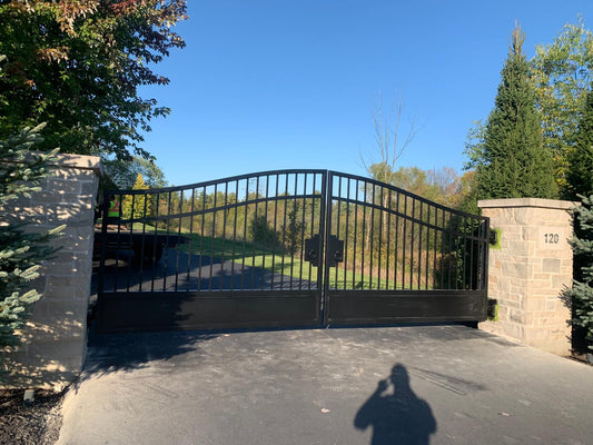 NiceOne Design - Metal Driveway Gate _ Heavy Duty _ Canadian Crafted Excellence _ GG-1025
